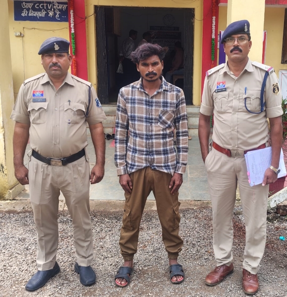 जमीन विवाद ने लिया खूनी मोड़! लाठी से भाई-भाभी पर हमला, महिला की मौत के बाद पुलिस ने दूसरे आरोपी को भी दबोचा