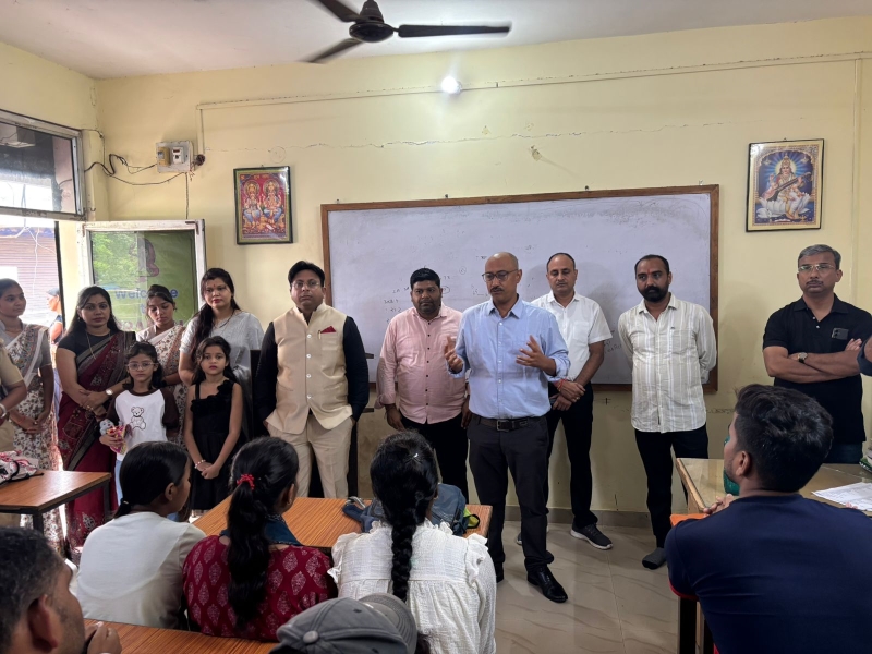 शिक्षक बने साइबर सुरक्षा के प्रहरी! जांजगीर-चांपा में पुलिस का अनोखा अभियान, 800+ सेल्फी के जरिए डिजिटल अरेस्ट, OTP और ऑनलाइन ठगी से बचाव का संदेश