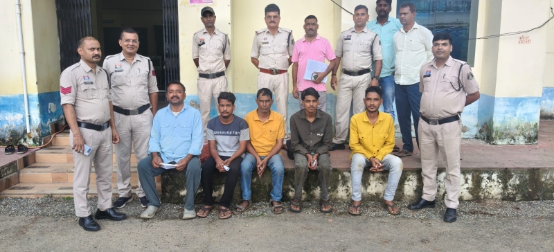 बूचड़खाने ले जाए जा रहे थे 8 मवेशी, लखनपुर पुलिस ने घेराबंदी कर पकड़े 5 आरोपी; 2 पिकअप समेत 12 लाख की संपत्ति जब्त