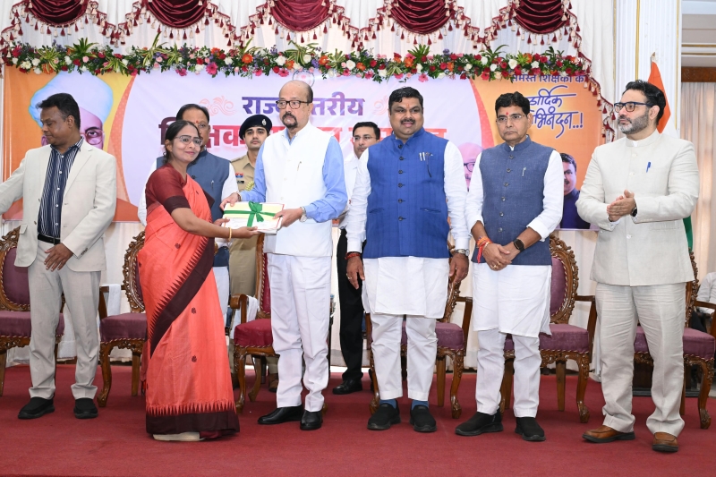 सारंगढ़-बिलाईगढ़ का बढ़ा मान! शिक्षिका प्रियंका गोस्वामी को मिला प्रतिष्ठित मुक्तिबोध स्मृति अलंकरण, शिक्षा में नवाचार की मिसाल को राजभवन में सम्मान