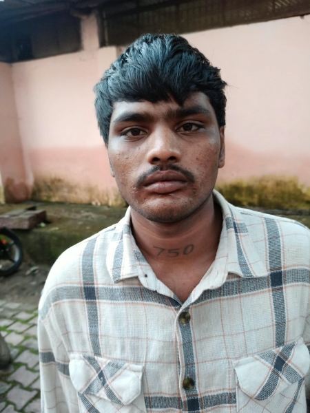 पुलिस की सख्ती जारी! सघन चेकिंग में चाकूबाज पर आर्म्स एक्ट की कार्रवाई, 14 मामलों में 19 बदमाशों पर कसा शिकंजा