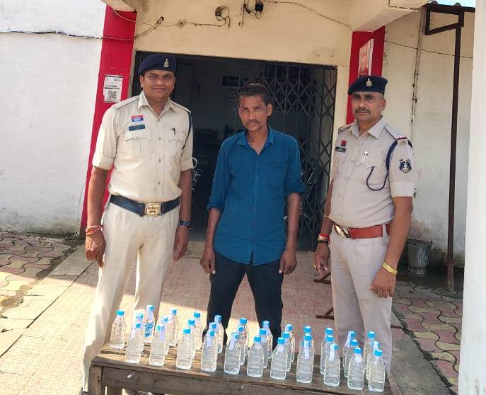 शराब बेचने निकला आरोपी पुलिस के हत्थे चढ़ा! नैला दर्रीपारा में 34 पाव देशी शराब जब्त, अवैध नशे के कारोबार पर पुलिस की सख्त कार्रवाई