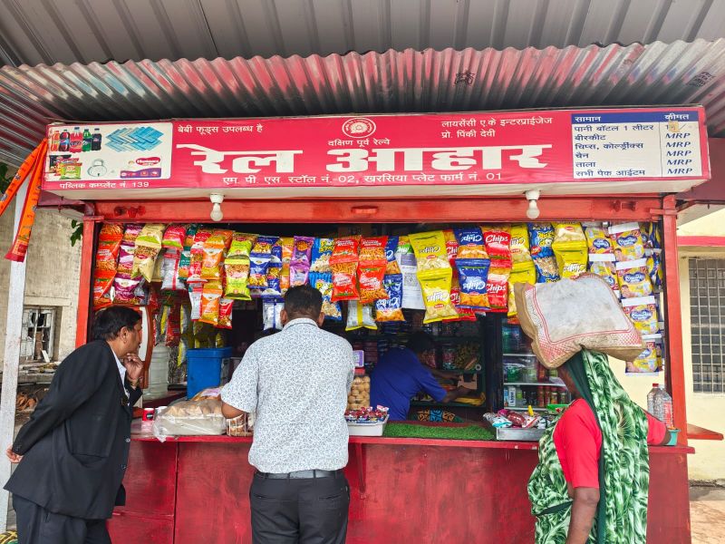 रेलवे का बड़ा खाद्य सुरक्षा अभियान! 311 स्टेशन यूनिट, 77 चलती ट्रेन इकाइयों और 14 बेस किचन की जांच, स्वच्छता मानकों पर कड़ी निगरानी