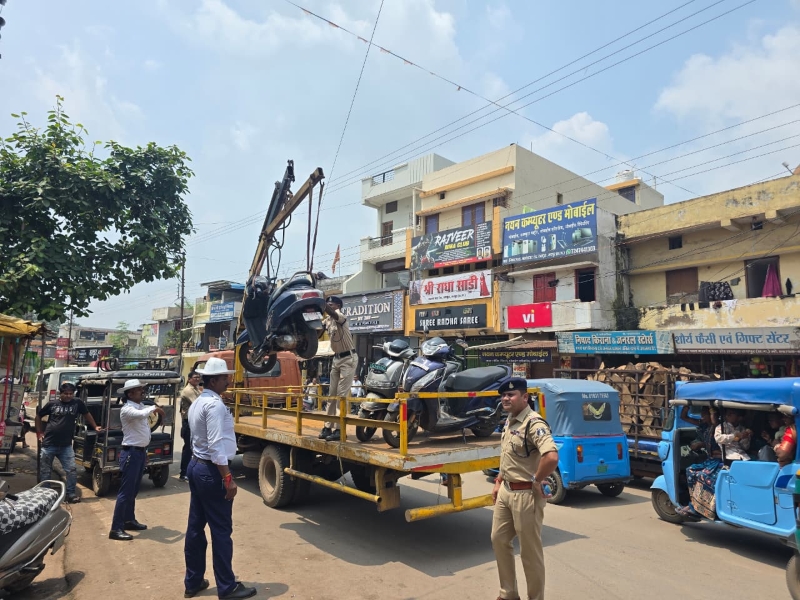 नो-एंट्री में चोरी-छिपे घुसने वाले भारी वाहनों की खैर नहीं, रायपुर ट्रैफिक पुलिस ने 7 पर काटा चालान; नो-पार्किंग वालों पर भी चला विशेष अभियान