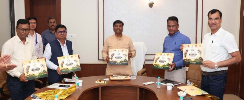 सहकारिता क्षेत्र में बड़ा एक्शन! को-ऑपरेटिव बैंकों की खाली सीटों पर भर्ती तेज करने के निर्देश, 16 लाख से ज्यादा किसानों को ₹7,973 करोड़ कृषि ऋण; 718 गोदाम पूरे, पैक्स के 100% कंप्यूटराइजेशन पर मंत्री कश्यप का जोर