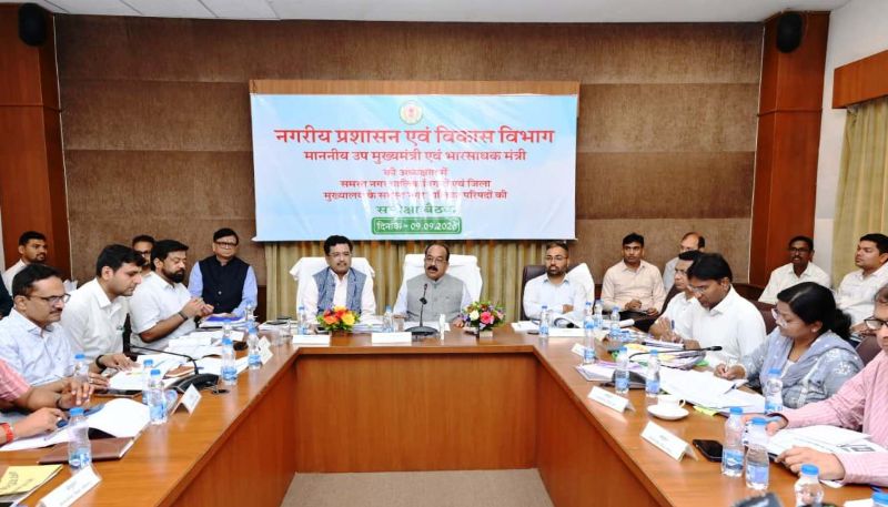 शहरों के विकास पर सरकार का बड़ा फोकस! अरुण साव ने अफसरों से कहा—कागजों में नहीं, धरातल पर दिखे काम; ऑनलाइन संपत्ति कर भुगतान, अतिक्रमण पर तत्काल कार्रवाई और वर्षा जल संचयन से लेकर इस्तेमाल पानी के पुनः उपयोग की बनेगी व्यापक योजना