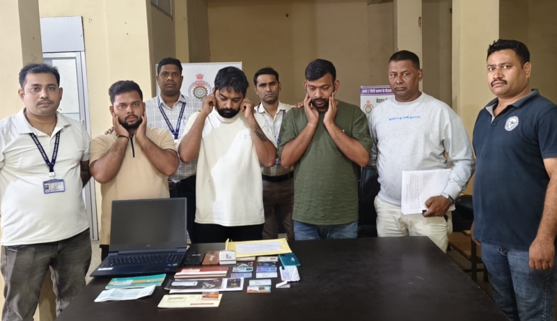 कमीशन के लालच में खुलवाए बैंक खाते, फिर बना साइबर ठगी का रास्ता! बिलासपुर रेंज पुलिस ने 6 आरोपियों को दबोचा, एक खाते में 25 दिन में ₹2.20 करोड़ का संदिग्ध लेन-देन