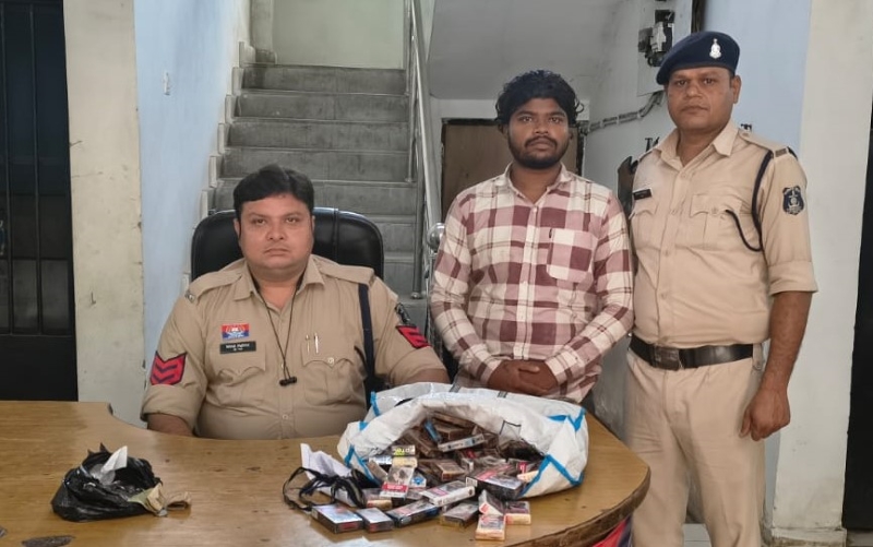 रात में दुकान का ताला तोड़कर उड़ाए सिगरेट और नकदी, CCTV ने पकड़ा पूरा खेल! कोटा से मुख्य आरोपी दबोचा, चोरी का माल बरामद