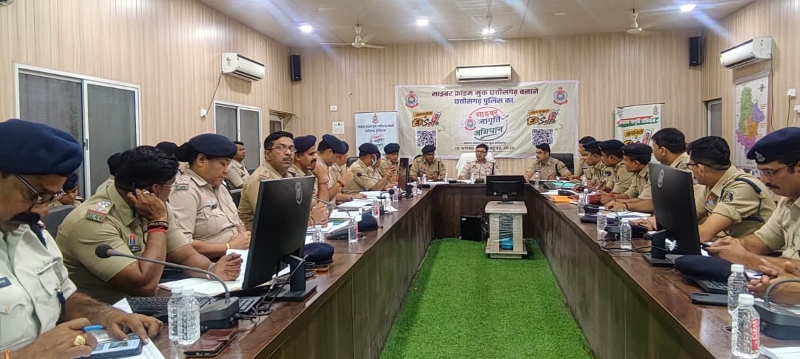 रायगढ़ पुलिस की अपराध समीक्षा में एसएसपी का सख्त अल्टीमेटम! पेंडेंसी पर नाराजगी, 60-90 दिन में अपराध निकाल का टारगेट; लापरवाही पर कार्रवाई, बेहतर काम पर इनाम