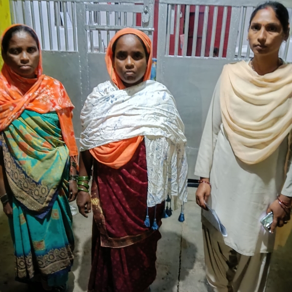 गरीबों के राशन पर डाका! ई-पॉस में अंगूठा लगवाकर राशन हड़पने का आरोप, दो दुकानों में ₹31.75 लाख का खाद्यान्न कम—महिलाएं गिरफ्तार, विक्रेता फरार