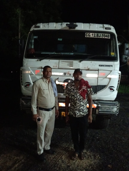 रेत के अवैध कारोबार पर प्रशासन का शिकंजा! पिपरदा से शिवरीनारायण तक छापेमारी, 3 हाईवा और 5 ट्रैक्टर जब्त—अवैध खनन में मचा हड़कंप