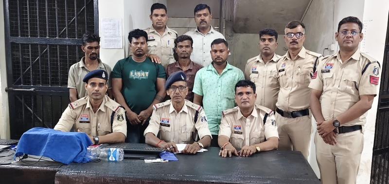 युवक की मौत से मचा हड़कंप! मारपीट के बाद इलाज के दौरान शेख इस्माईल ने तोड़ा दम, सकरी पुलिस ने 4 आरोपियों को दबोचा—लाठी-डंडे जब्त