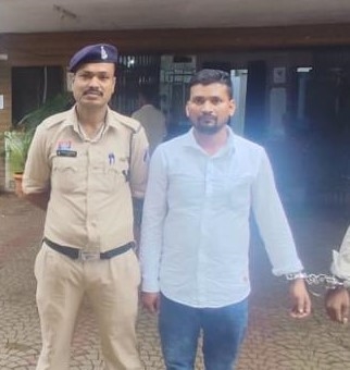 बिना अनुमति युवती की आपत्तिजनक तस्वीरें परिजनों तक भेजीं, WhatsApp पर गाली-गलौज भी! टिकरापारा पुलिस ने आरोपी को दबोचा, IT एक्ट समेत गंभीर धाराओं में केस