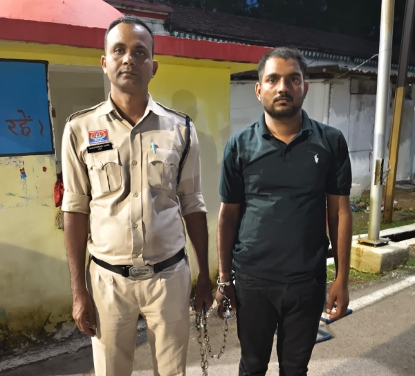 नशीली सिरप-कैप्सूल सप्लाई नेटवर्क पर रायपुर पुलिस का बड़ा प्रहार! बैकवर्ड लिंक खंगालते हुए जौनपुर पहुंची टीम, अंतर्राज्यीय सप्लायर ऋषभ सोनकर गिरफ्तार—अब तक 3 आरोपी दबोचे