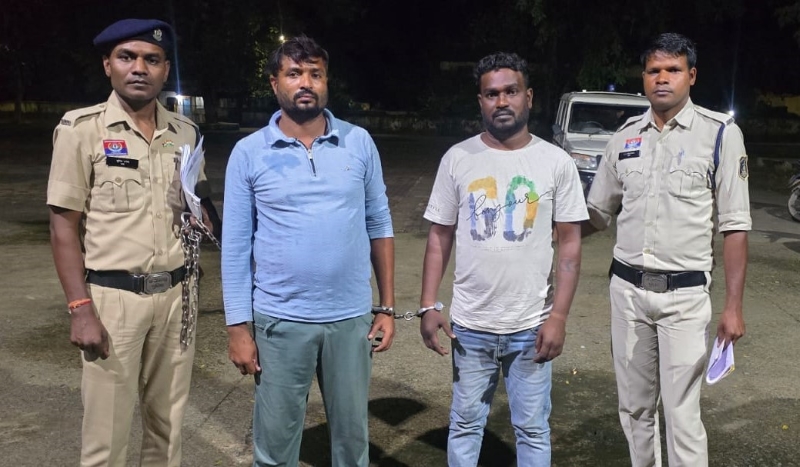 महिला मित्र से मिलने पहुंचना पड़ा भारी, लात-घूंसों से पीटकर युवक की हत्या! जूटमिल पुलिस ने दो आरोपियों को दबोचा, फरार धन्नू निषाद की तलाश में लगातार दबिश जारी