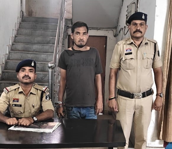 महिला के घर में घुसकर की अश्लील हरकत, विरोध करते ही दी जान से मारने की धमकी; शिकायत मिलते ही चकरभाठा पुलिस ने आरोपी को गिरफ्तार किया