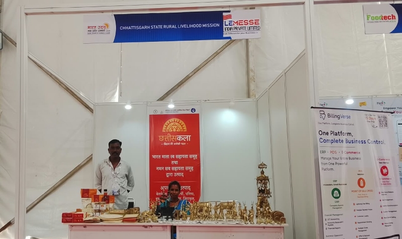 बस्तर की कला ने इंदौर में मचाई धूम, ढोकरा शिल्प और जैविक उत्पादों की जमकर खरीदारी; महिला उद्यमियों को मिला राष्ट्रीय बाजार से जुड़ने का बड़ा मंच