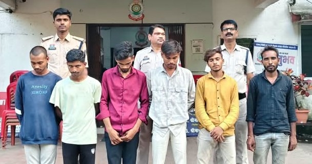 अड्डेबाजी और नशाखोरी पर पुलिस का कड़ा प्रहार! 6 आरोपी गिरफ्तार, प्रतिबंधात्मक कार्रवाई के बाद कार्यपालिक मजिस्ट्रेट के सामने किया पेश