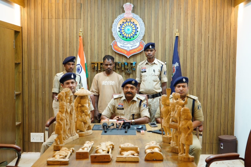 आर्ट स्टूडियो चोरी का खुलासा! आरोपी मनोज विश्वकर्मा गिरफ्तार, चोरी की 12 बेशकीमती लकड़ी की मूर्तियां बरामद; दूसरे आरोपी की तलाश जारी