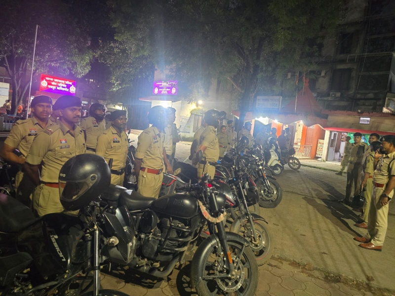 हर गली में पुलिस, हर चौराहे पर ड्रोन की नजर! गणेशोत्सव में वेस्ट जोन हाई अलर्ट, डीसीपी-एडीसीपी समेत वरिष्ठ अधिकारी सड़कों पर उतरे; भीड़, ट्रैफिक और संदिग्ध गतिविधियों पर ताबड़तोड़ निगरानी
