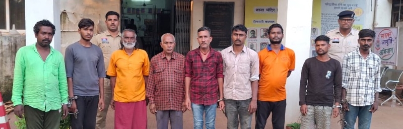 अवैध शराब के कारोबार पर पुलिस का बड़ा प्रहार! 3 आरोपी गिरफ्तार, 100 पौवा देशी शराब और ₹12,160 का माल जब्त; 6 अन्य पर भी कसा कानून का शिकंजा