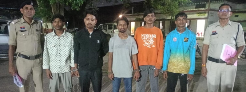 चाकू की नोक पर लूट और फिर फरार… पुलिस ने दबोचा पूरा गिरोह! पुरानी बस्ती व टिकरापारा की वारदातों में 5 आरोपी गिरफ्तार, विधि से संघर्षरत बालक भी पकड़ा गया