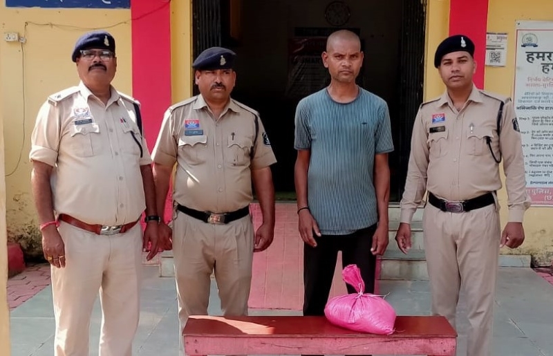 कच्ची महुआ शराब के खिलाफ पामगढ़ पुलिस का बड़ा एक्शन! मुखबिर की सूचना पर दबिश, 10 लीटर अवैध शराब के साथ आरोपी गिरफ्तार
