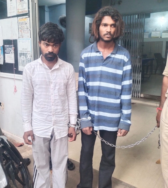 पुरानी बस्ती में चोरी का बड़ा खुलासा! शटर गेट काटकर जेवरात-नगदी उड़ाने वाले 2 आरोपी पुलिस के शिकंजे में, दोनों का पुराना चोरी का रिकॉर्ड भी सामने आया