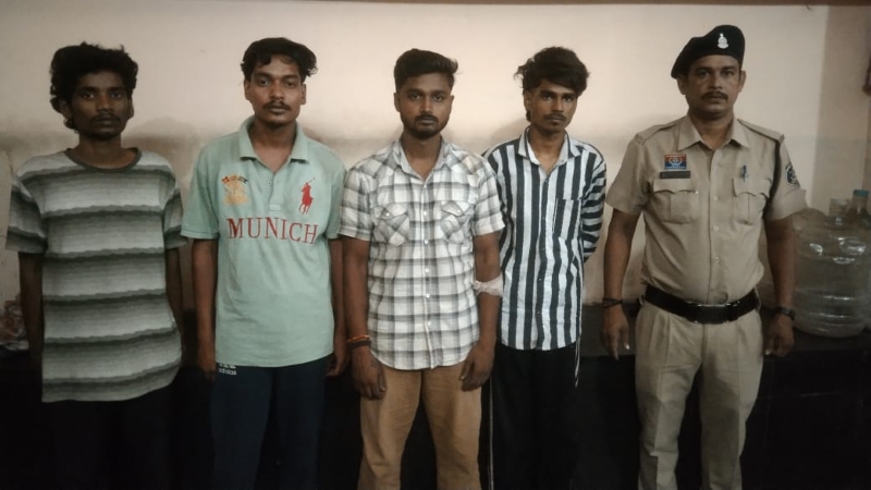 नशे के सौदागरों पर उरला पुलिस का बड़ा एक्शन! हीरा गार्डन के पास घेराबंदी कर 4 आरोपी दबोचे, 183 प्रतिबंधित नशीली टेबलेट बरामद; NDPS एक्ट में कार्रवाई