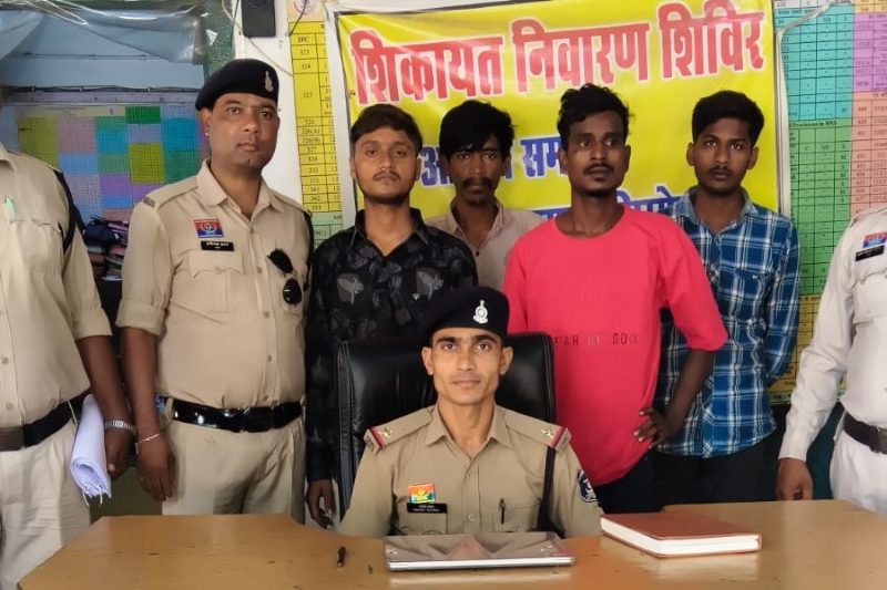 रिवर व्यू रोड से अरपा नदी तक बदमाशों का आतंक, सिटी कोतवाली पुलिस ने कसा शिकंजा! 4 आरोपी चाकू समेत दबोचे गए, आर्म्स एक्ट में जेल भेजा