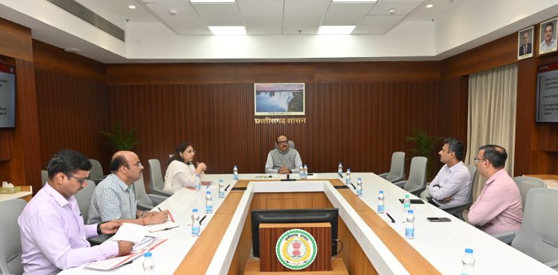 सुघ्घर छत्तीसगढ़ अभियान ने पकड़ी रफ्तार, अंतिम व्यक्ति तक पहुंचेगा योजनाओं का लाभ! मुख्य सचिव ने डैशबोर्ड के जरिए की समीक्षा, पीएम किसान से आवास, राशन, महतारी वंदन और कौशल विकास तक शत-प्रतिशत संतृप्तिकरण पर जोर