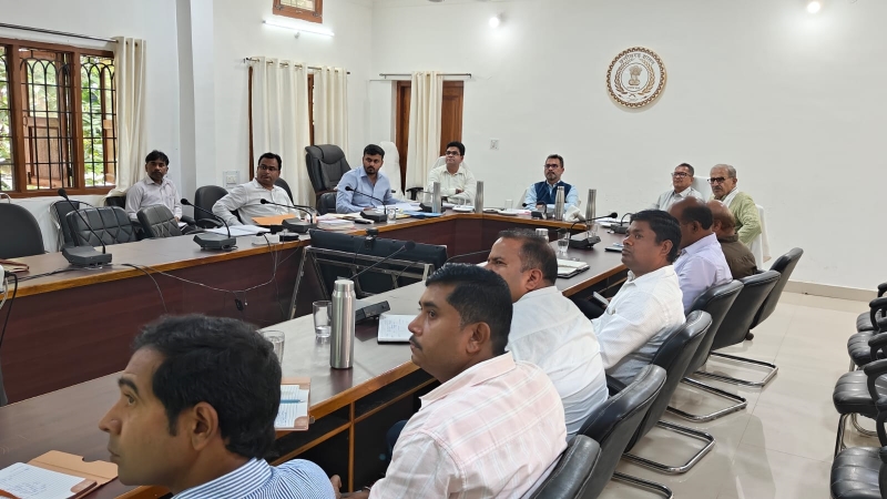 वन्यजीव संरक्षण से वनांचल विज्ञान केन्द्र तक बड़ा प्लान! जशपुर पहुंचे वन बल प्रमुख अरुण पाण्डेय, मैदानी अमले को सतत निगरानी के निर्देश—प्रस्तावित केन्द्र के विकास पर विशेषज्ञों संग विस्तृत चर्चा