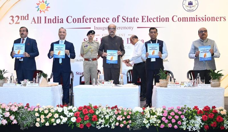 स्थानीय लोकतंत्र को नई दिशा देने नवा रायपुर में जुटे देशभर के निर्वाचन आयुक्त! 32वें सम्मेलन में पंचायत-निकाय चुनावों की पारदर्शिता, तकनीकी नवाचार और विश्वसनीयता पर चर्चा, राज्यपाल ने Year Book-2026 किया जारी