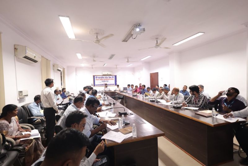 किसान, महिलाएं और स्व-सहायता समूह होंगे बैंकिंग योजनाओं से मजबूत, कलेक्टर रोहित व्यास ने दिए ऋण सुविधा आसान करने और पात्र हितग्राहियों को जोड़ने के निर्देश