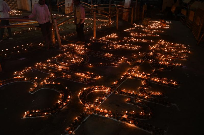 माता भद्रकाली मंदिर परिसर 11,101 दीयों की रोशनी से जगमगाया : प्रधानमंत्री के चिरायु, दीर्घायु, शतायु जीवन की हुई कामना