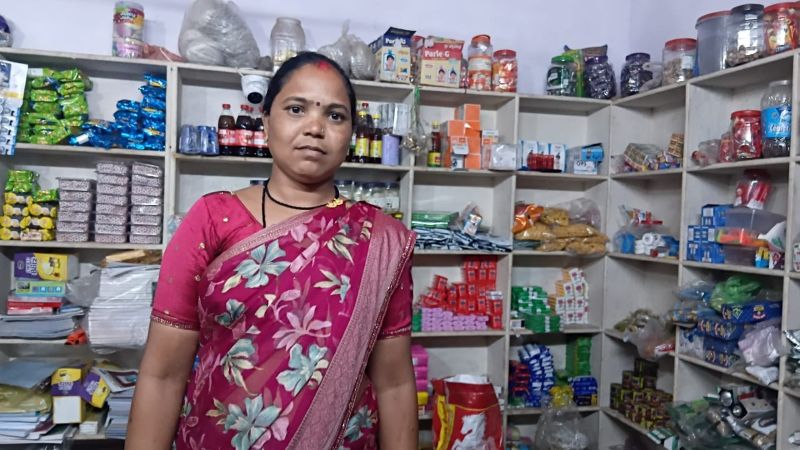 25 हजार से किराना, 50 हजार से मुर्गी व्यवसाय और मेहनत से बढ़ी कमाई; सीता मरावी ने बिहान के सहयोग से रची आत्मनिर्भरता की नई कहानी