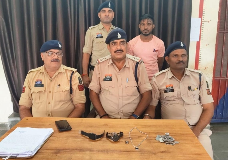 सूने मकान का दरवाजा तोड़कर चांदी के गहने और नकदी पर किया हाथ साफ, CCTV से खुला राज; कोतवाली पुलिस ने शातिर चोर को दबोचा