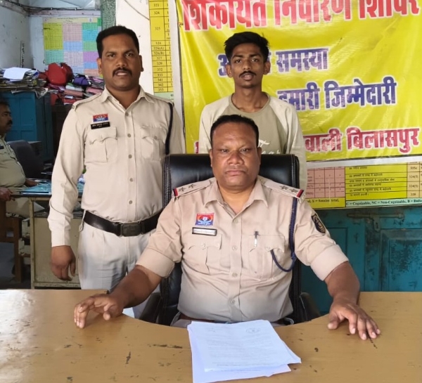 शराब के लिए पैसे नहीं मिले तो भड़का युवक, कार और बाइक में तोड़फोड़ कर लगाई आग; बिलासपुर पुलिस ने आरोपी प्रियांशु पानीकर को गिरफ्तार किया