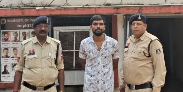 दरवाजा पार कर घर में घुसा, फिर गाली-गलौज और हाथ-मुक्कों से हमला; भिलाई नगर पुलिस ने लेखराज सिंह उर्फ राजा को दबोचा