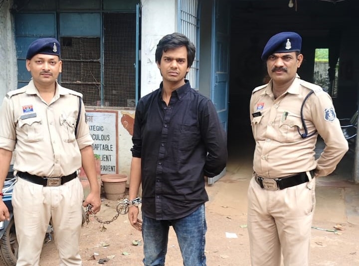 शेयर ट्रेडिंग और गोल्ड लोन के नाम पर 15 लाख की धोखाधड़ी का आरोप, पत्नी के नाम खुलवाया डीमैट खाता; छावनी पुलिस ने आरोपी यतेंद्र को दबोचा