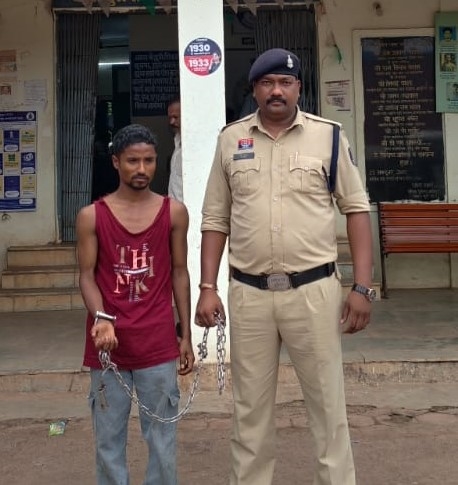 मजाक करने से नाराज हुआ युवक, शराब पीते दौरान कैब चालक के पेट में धारदार हथियार से किए कई वार; पुरानी भिलाई पुलिस ने आरोपी को दबोचा
