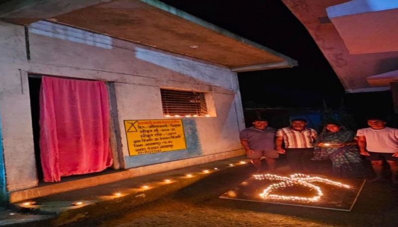 पीएम आवासों पर जले उम्मीद के दीप, पक्की छत पाकर हितग्राहियों के चेहरे खिले; सेवा संकल्प अभियान में प्रधानमंत्री मोदी के दीर्घायु जीवन की कामना