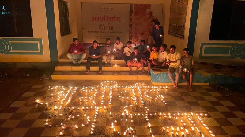 1.28 लाख से ज्यादा दीयों से जगमगाया नारायणपुर, गोठियारी तालाब में 51 हजार दीपों का उजियारा; ‘आशीर्वाद का दीया’ में दिखी जनभागीदारी और सामाजिक एकजुटता
