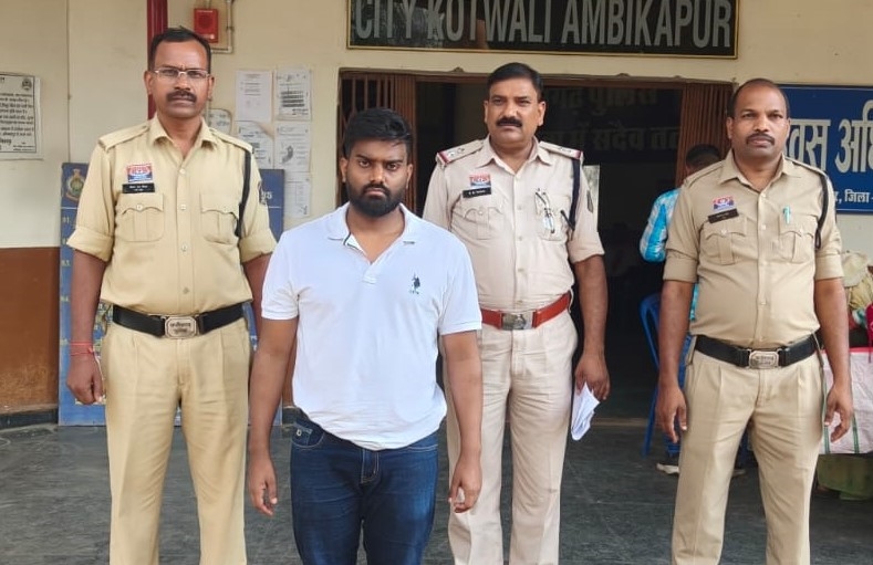 म्यूल अकाउंट का बड़ा खेल बेनकाब! झांसा देकर खुलवाए दो बैंक खाते और सिम, लाखों के संदिग्ध ट्रांजेक्शन में आरोपी गिरफ्तार; पुलिस की जांच में खुली धोखाधड़ी की परतें