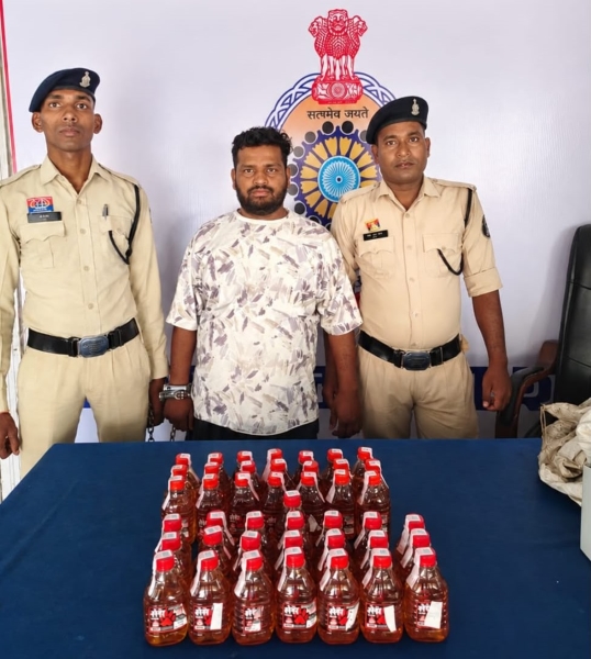 भाटापारा में अवैध शराब बिक्री पर पुलिस का बड़ा एक्शन, ठेले से शराब बेचते रंगे हाथों पकड़ा गया आरोपी; 7.740 बल्क लीटर देशी मसाला शराब बरामद