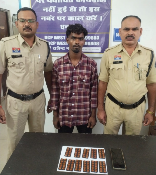 ओवरब्रिज के नीचे नशीली टैबलेट लेकर घूम रहा था युवक, पुलिस ने दबोचा; 11 पत्ते में 110 गोलियां बरामद, NDPS एक्ट में भेजा जेल
