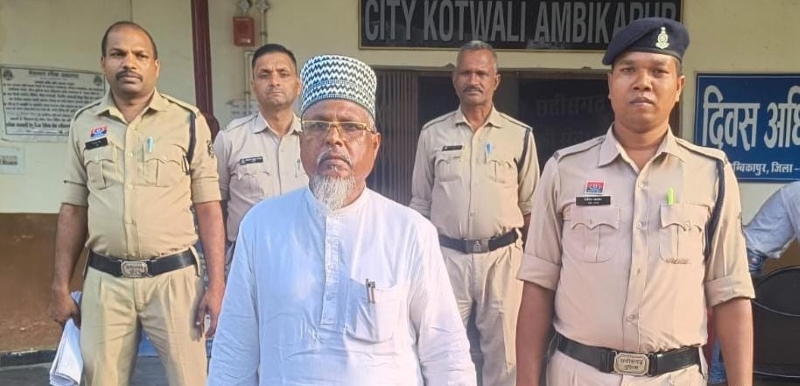 पुलिस का शिकंजा और कसा, पांचवां आरोपी गिरफ्तार; किराए का मकान देखने के बहाने पहुंचे हमलावरों ने ससुर पर किया था चाकू से हमला, फरार आरोपियों की तलाश जारी