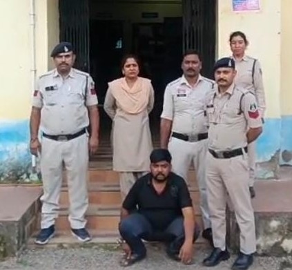 सरकारी नौकरी के नाम पर लाखों की ठगी का खुलासा, आंगनबाड़ी कार्यकर्ता के लिए ₹3.50 लाख और सुपरवाइजर पद के लिए ₹2 लाख ऐंठे; मुख्य आरोपी गिरफ्तार, साथी की तलाश जारी