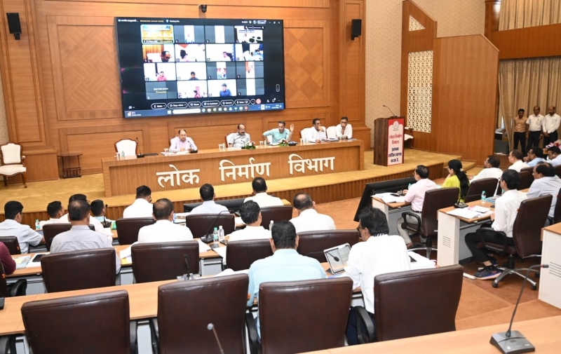 सड़कों की बदहाली पर उप मुख्यमंत्री अरुण साव ने जताई नाराजगी, 15 अक्टूबर से नए निर्माण कार्य युद्धस्तर पर शुरू करने और सभी मार्गों को गड्ढामुक्त करने के निर्देश