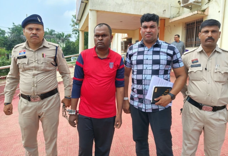 शिक्षक हत्याकांड का 24 घंटे में सनसनीखेज खुलासा, ₹30 लाख के लेन-देन और ब्याज विवाद में साथी शिक्षक ही निकला हत्यारा; VSK ऐप लॉग से खुला राज, स्कूटी, हथियार, हथौड़ा और 3 ब्लैंक चेक समेत अहम साक्ष्य जब्त